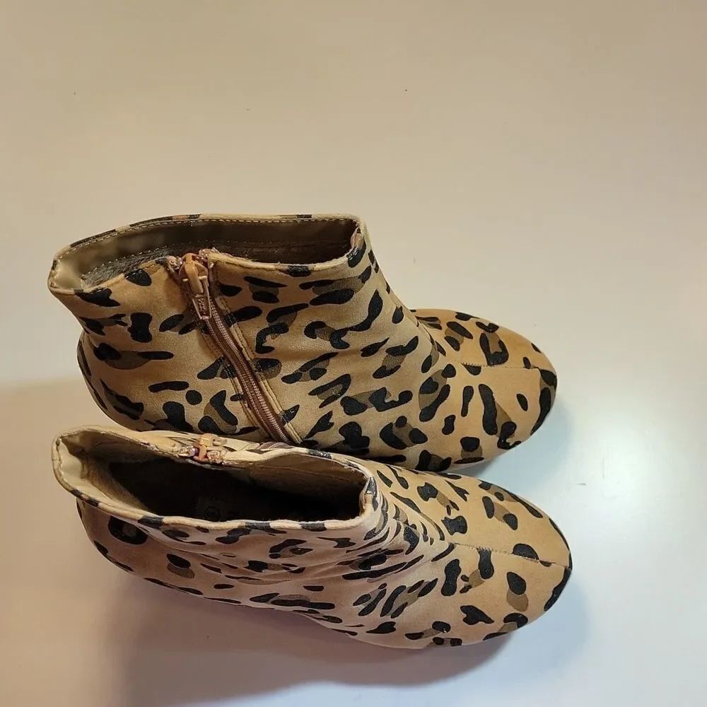 HERSTYLE ROUND TOE ZIP CLOSURE ANIMAL LEOPARD PRINT ANKLE BOOTIES - Picture 13 of 14